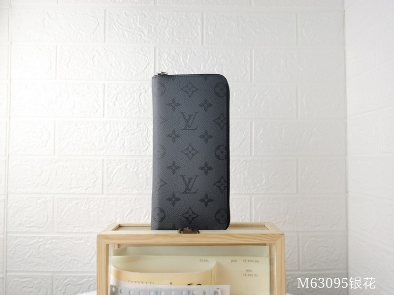 LV Wallets 149